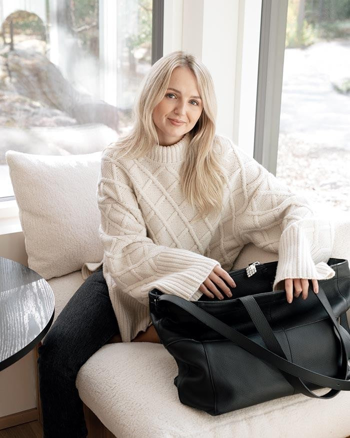 Aitta-olkalaukku musta