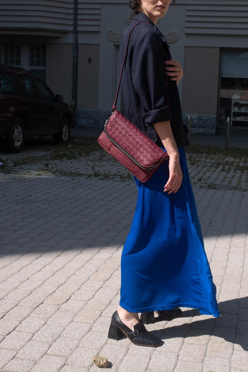 Aira crossbody-laukku viininpunainen