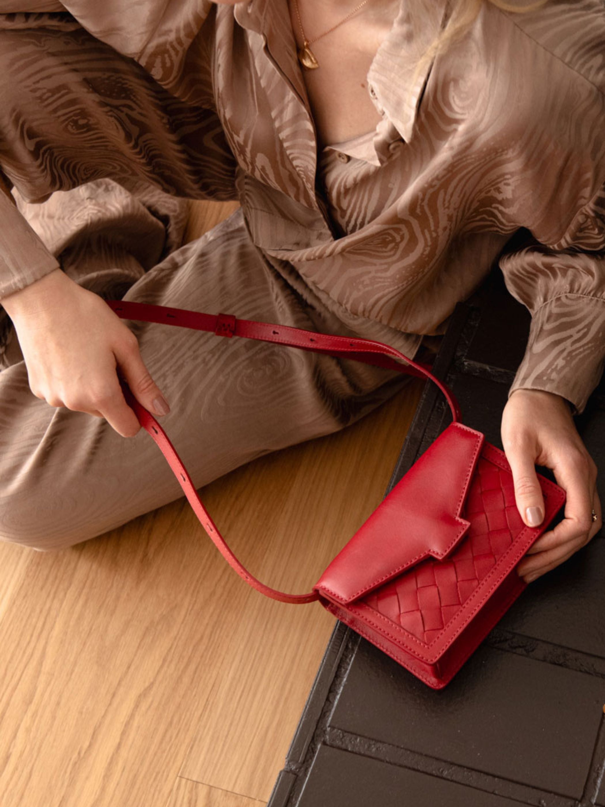 Hilla shoulder bag red