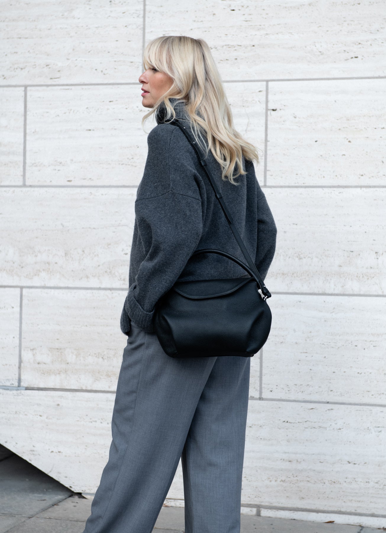Ansa crossbody bag black