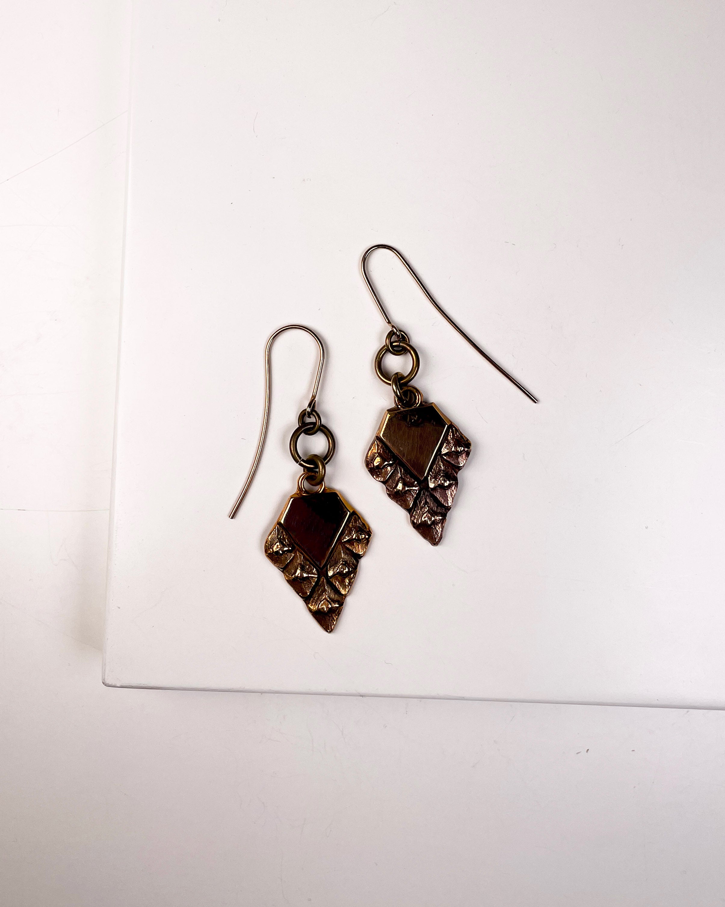 Pihka hook earrings bronze (sample)