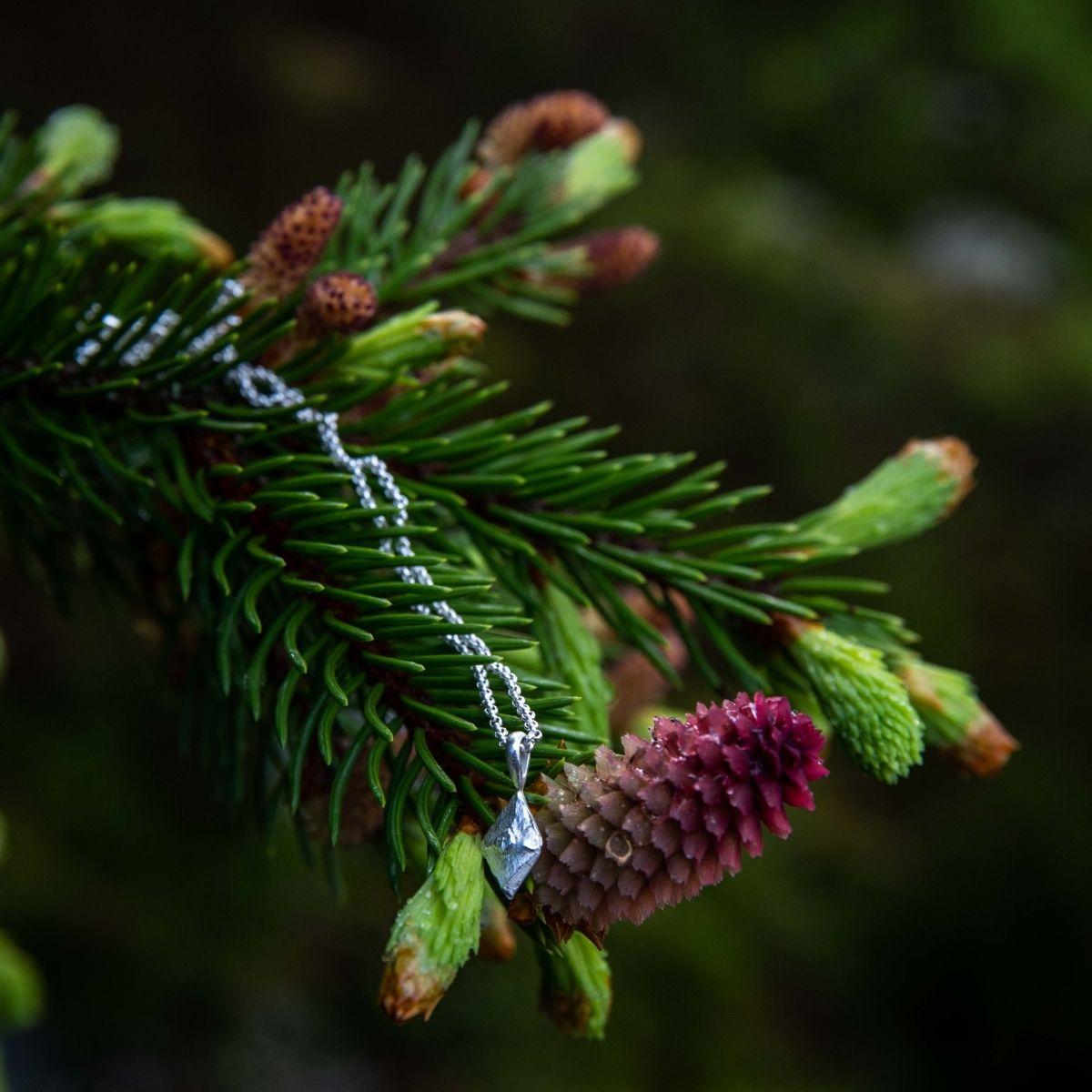 Kaarna Necklace