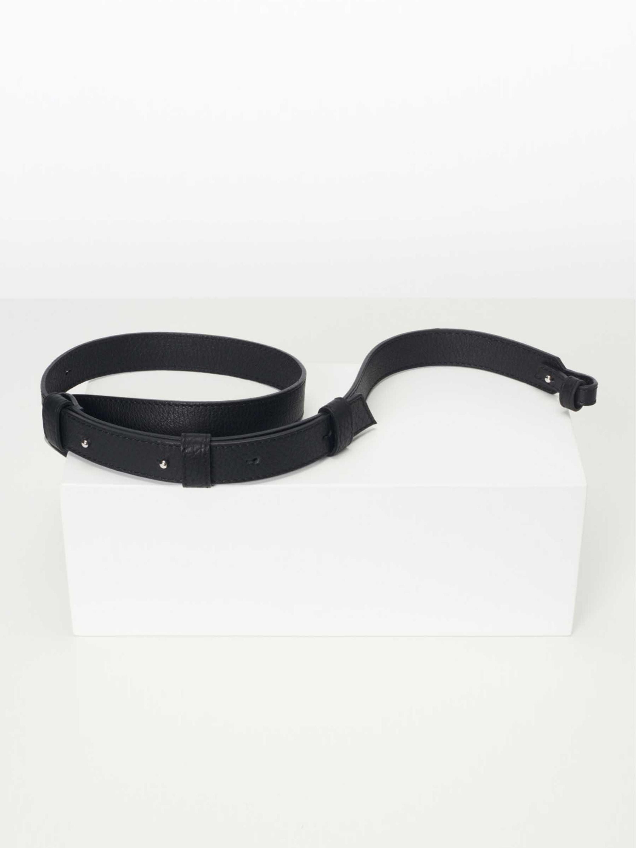 Crossbody strap black
