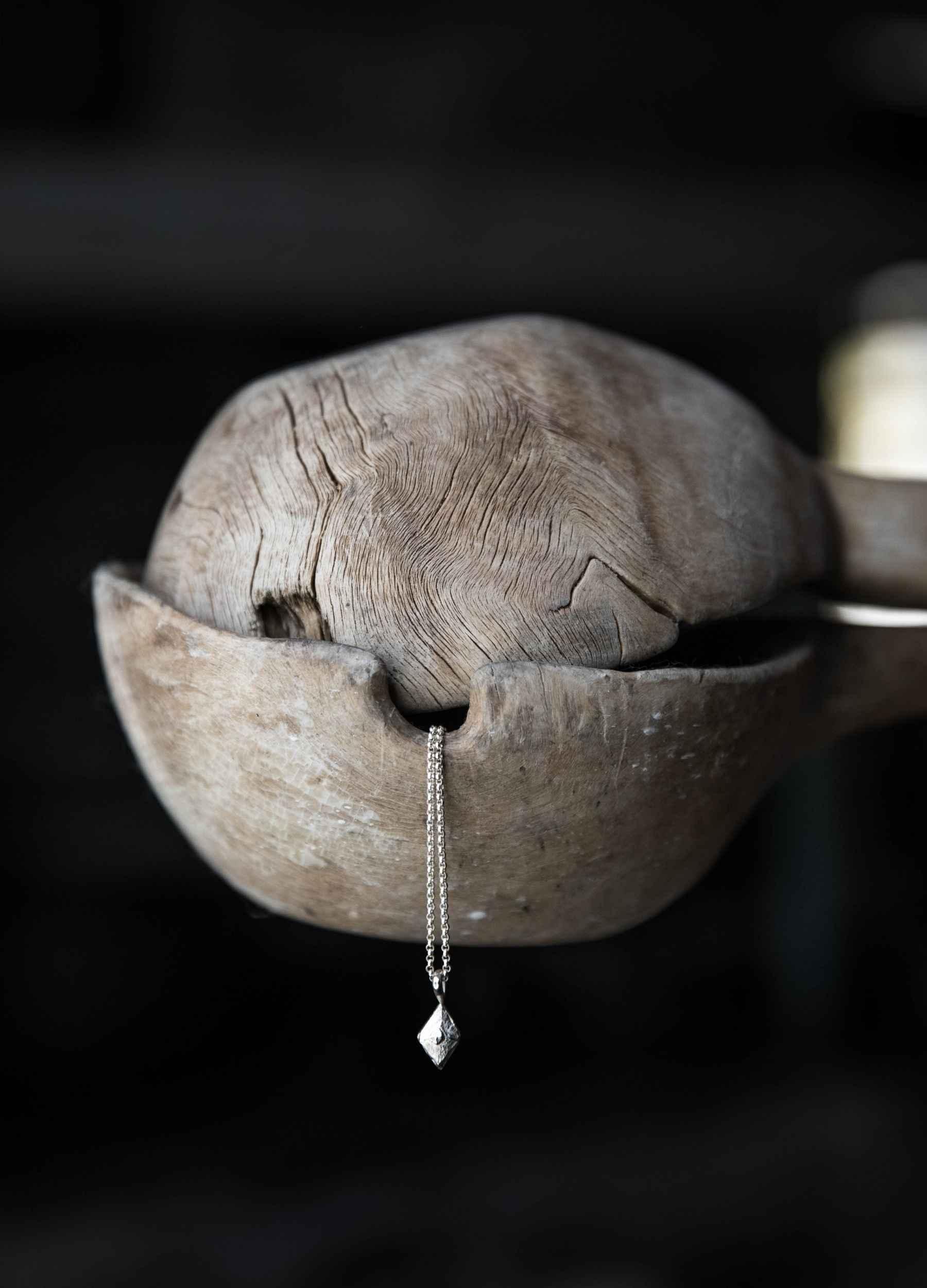 Kaarna Necklace