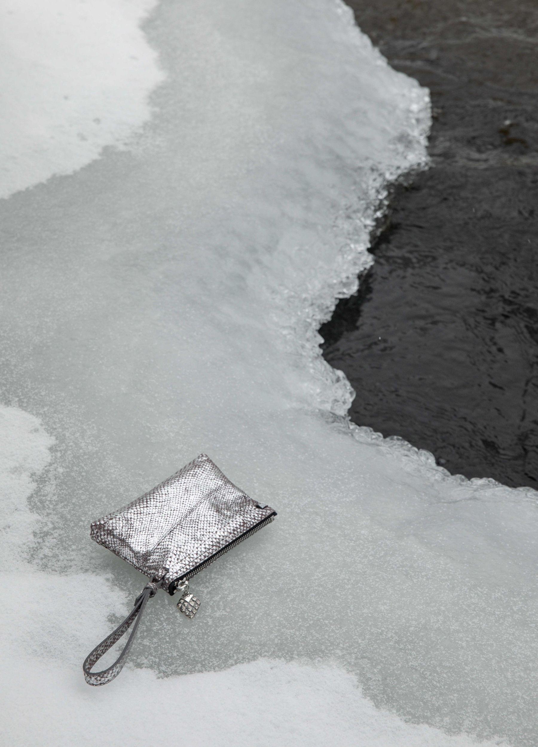 Laine pikkulaukku hopea lohennahka