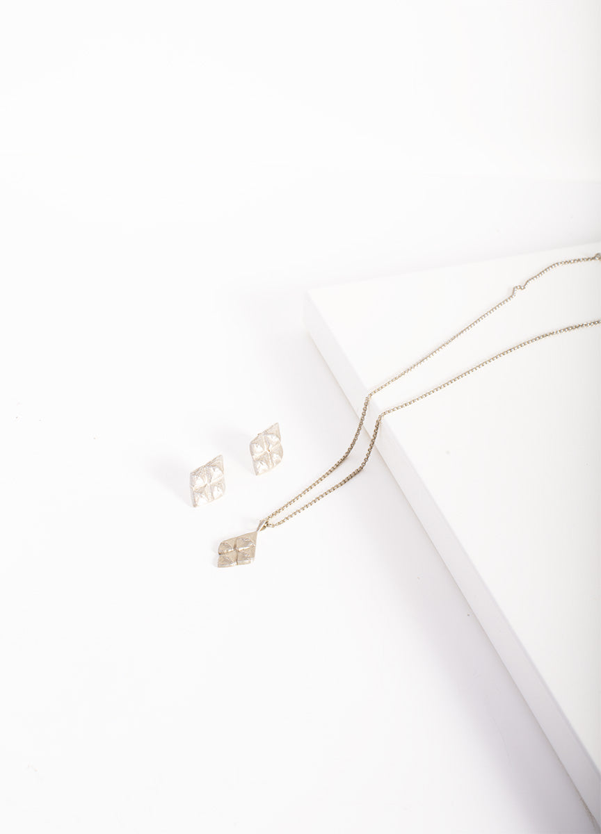 Pihka necklace silver