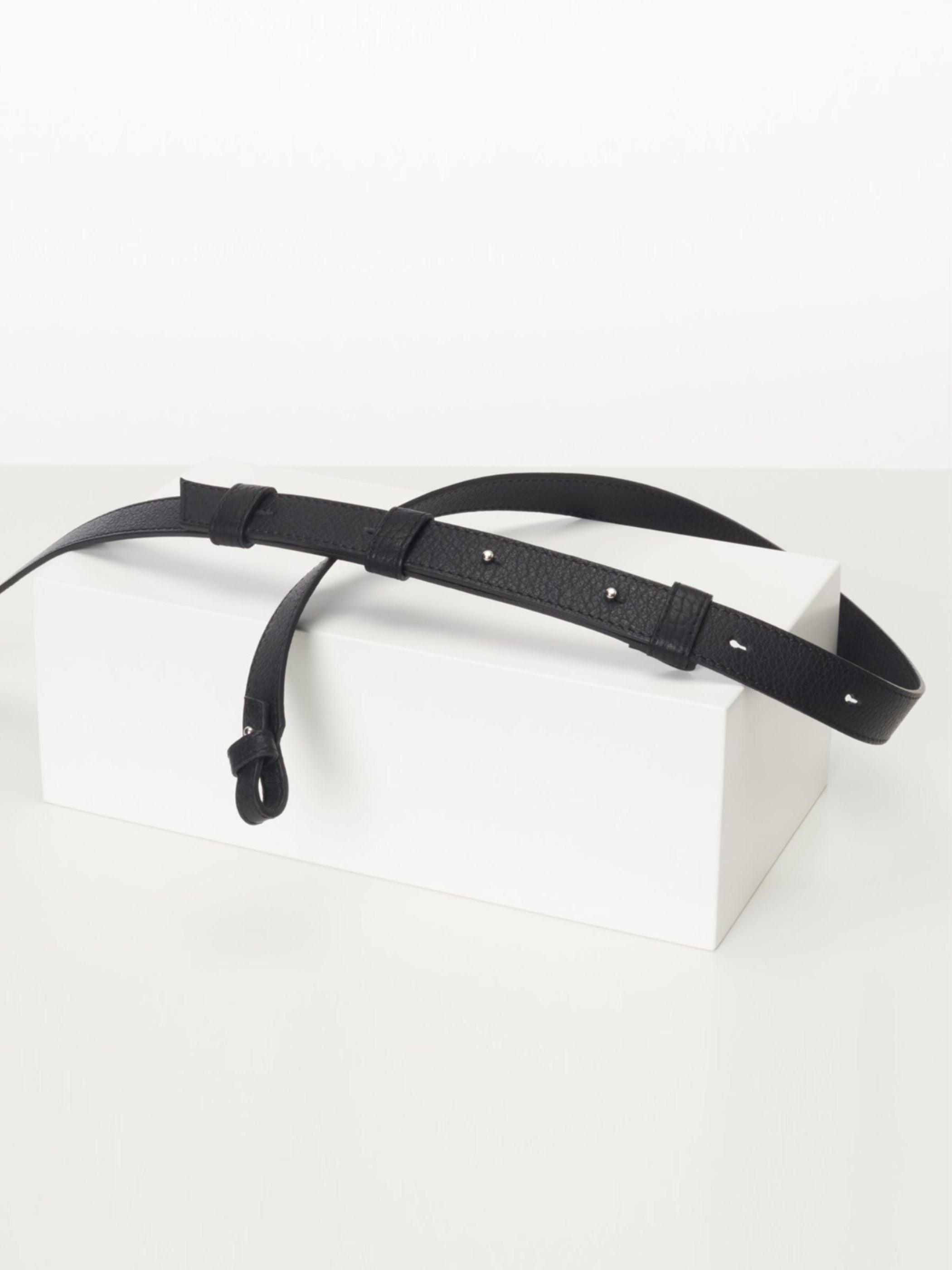 Crossbody strap black