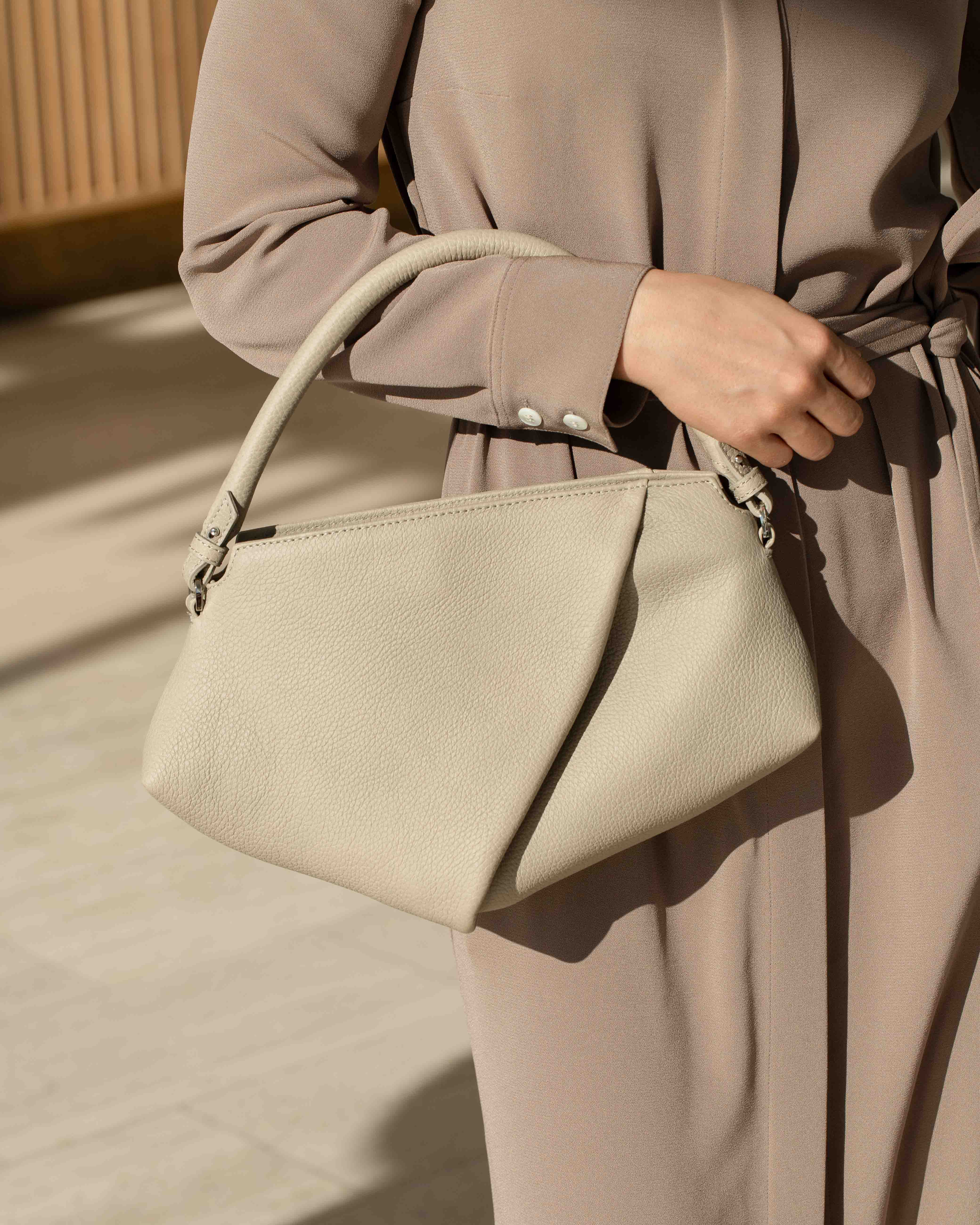 Kajo crossbody-laukku dark ivory