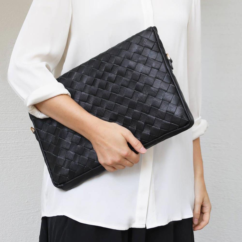 Aura Crossbody