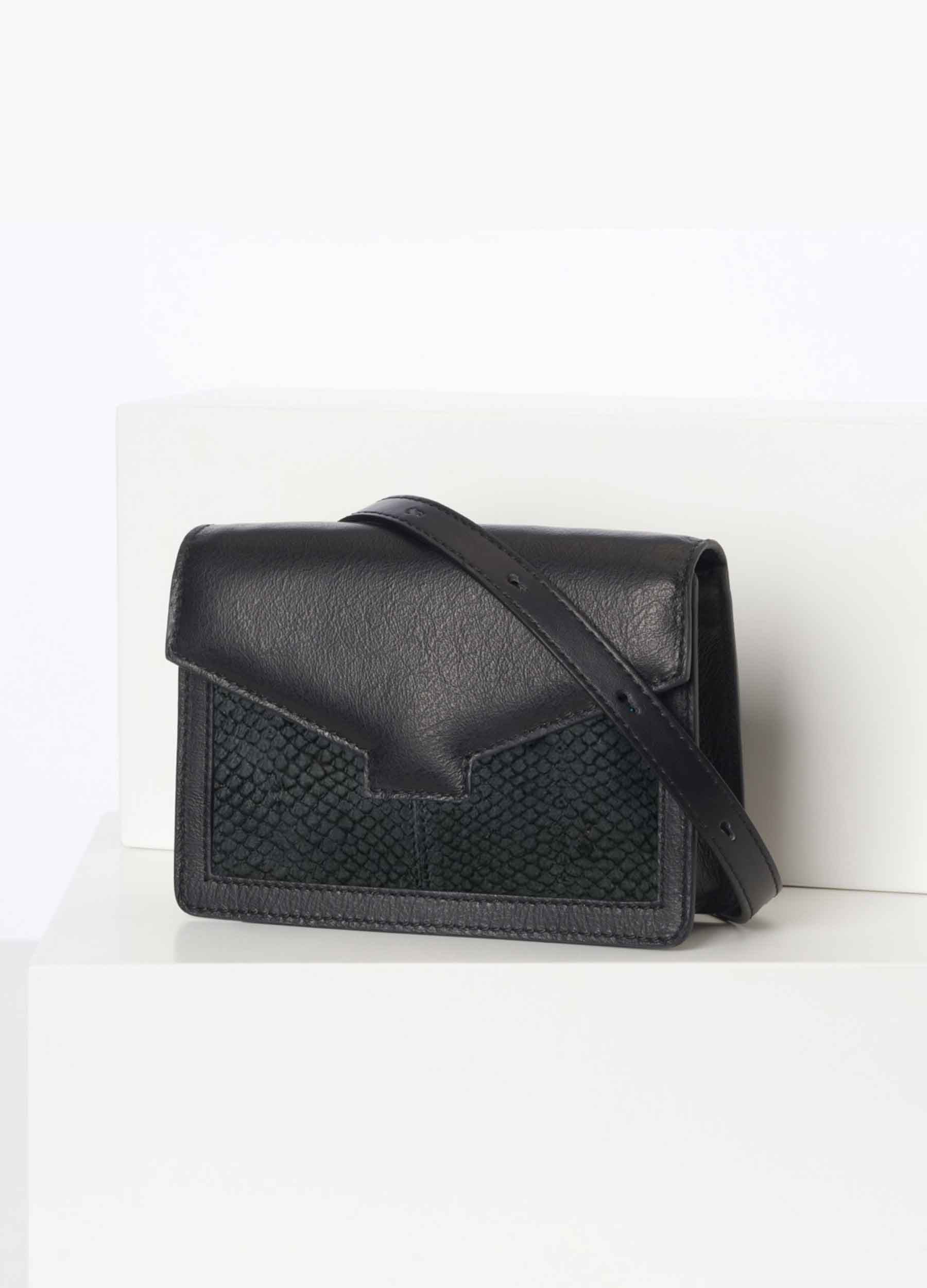 Hilla shoulder bag black salmon leather