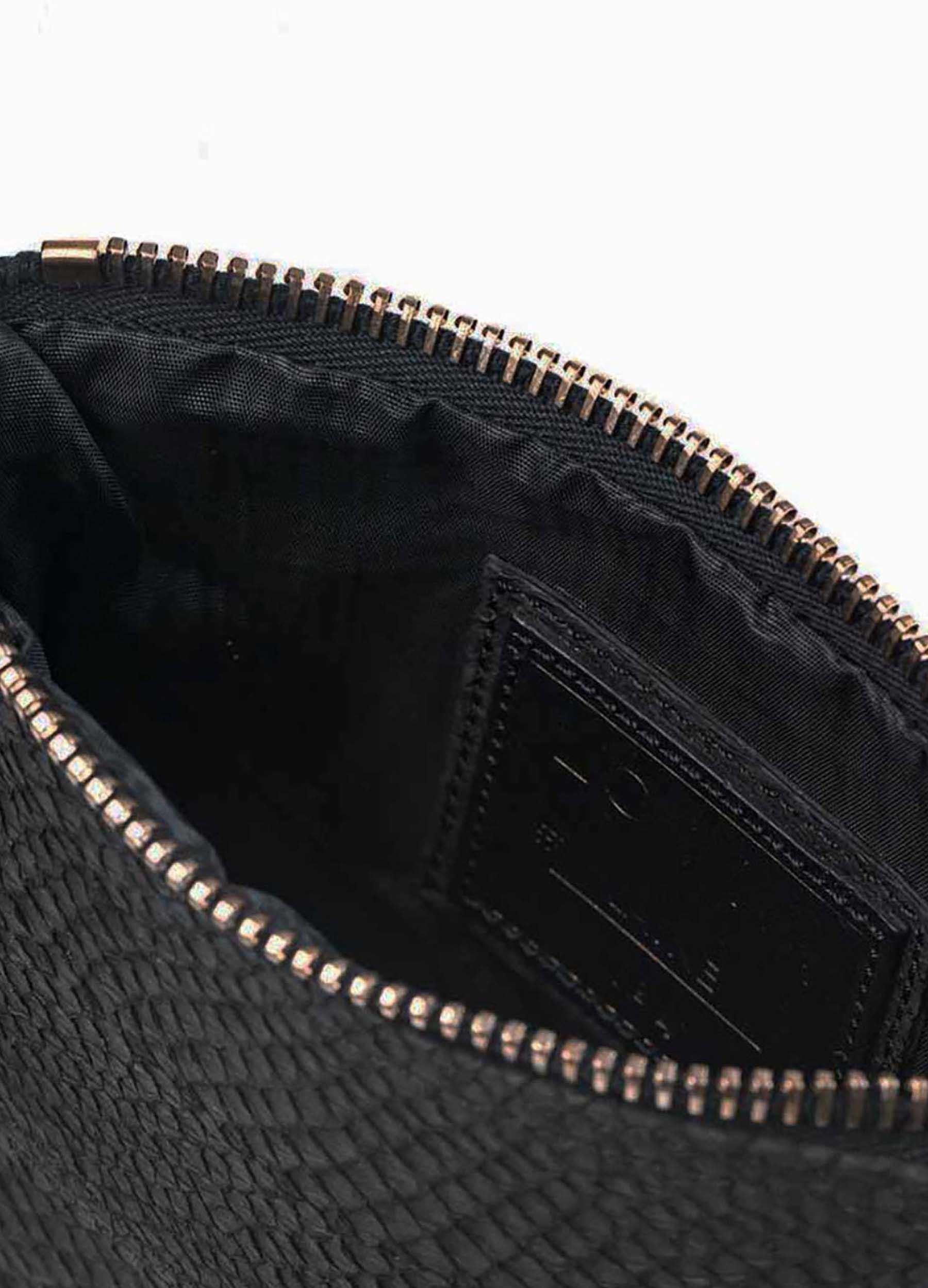 Laine Pouch sample