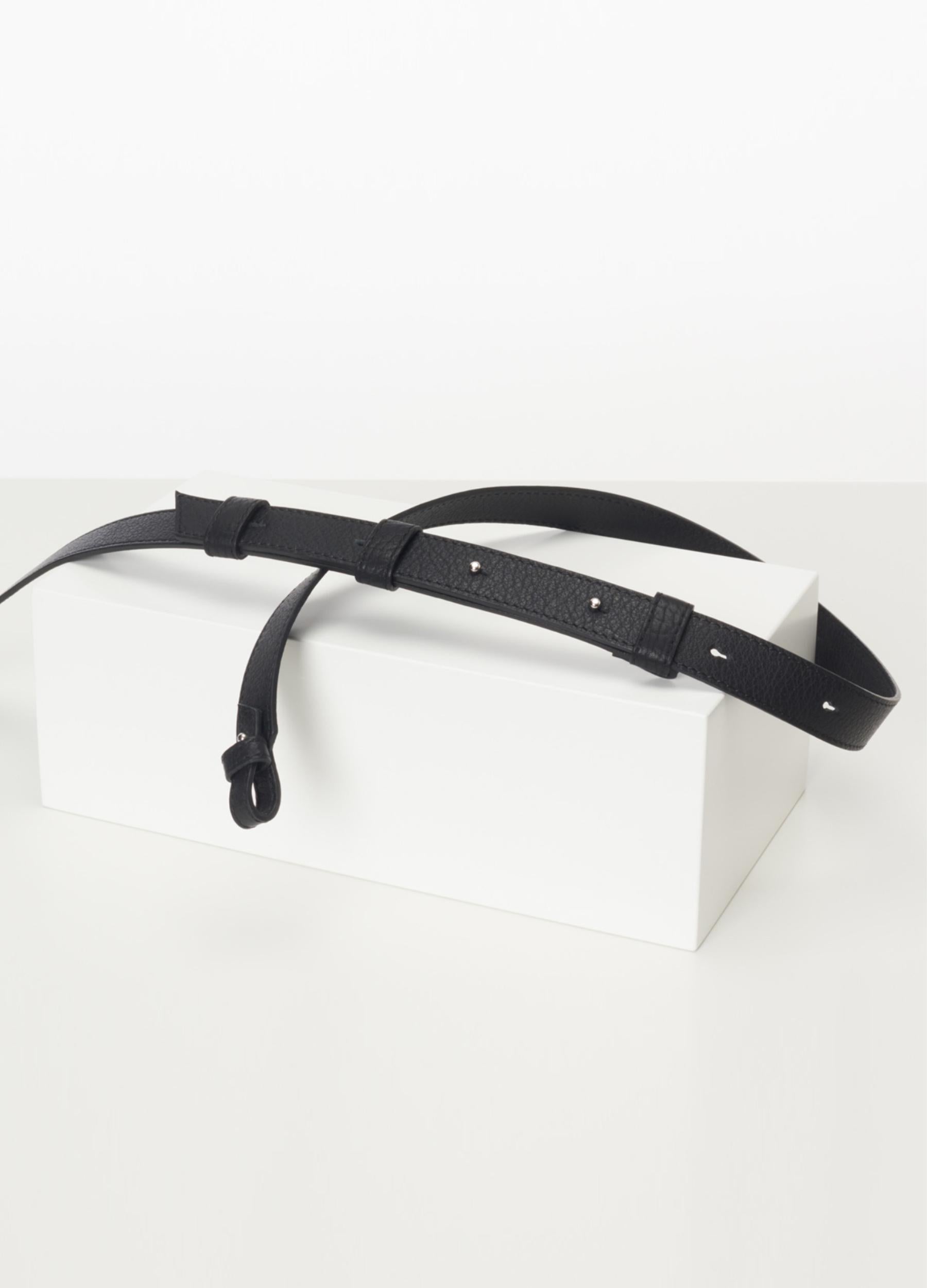 Crossbody strap black
