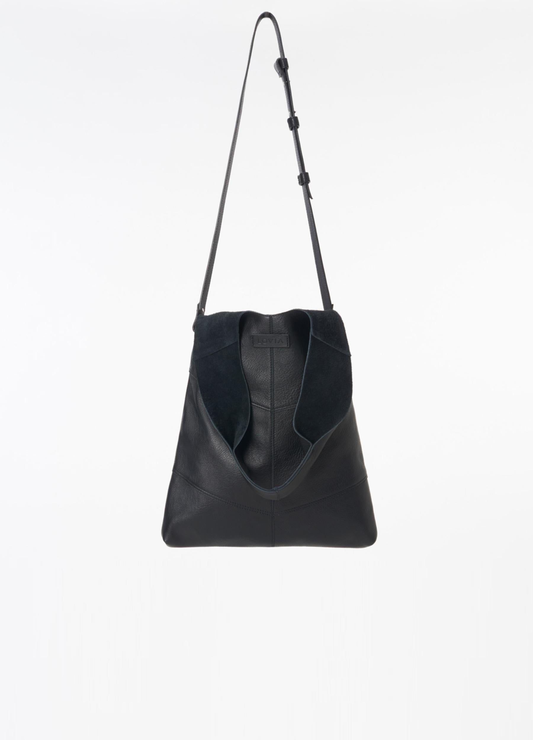 Crossbody strap black