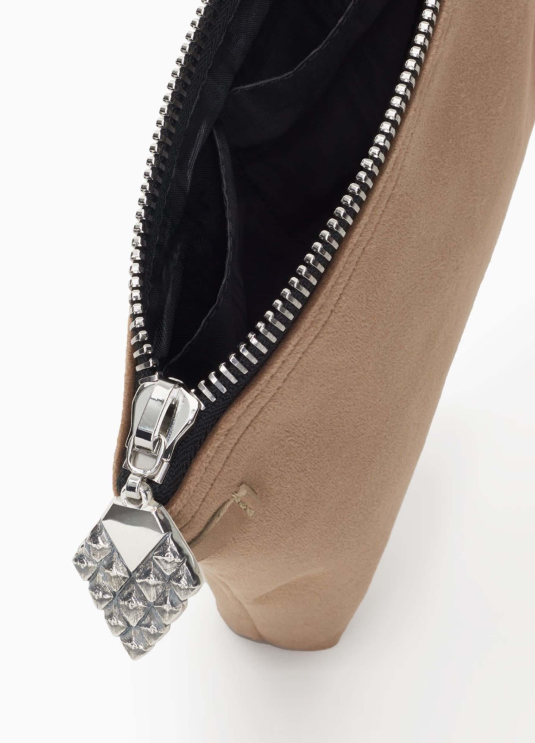 Vasu Pouch