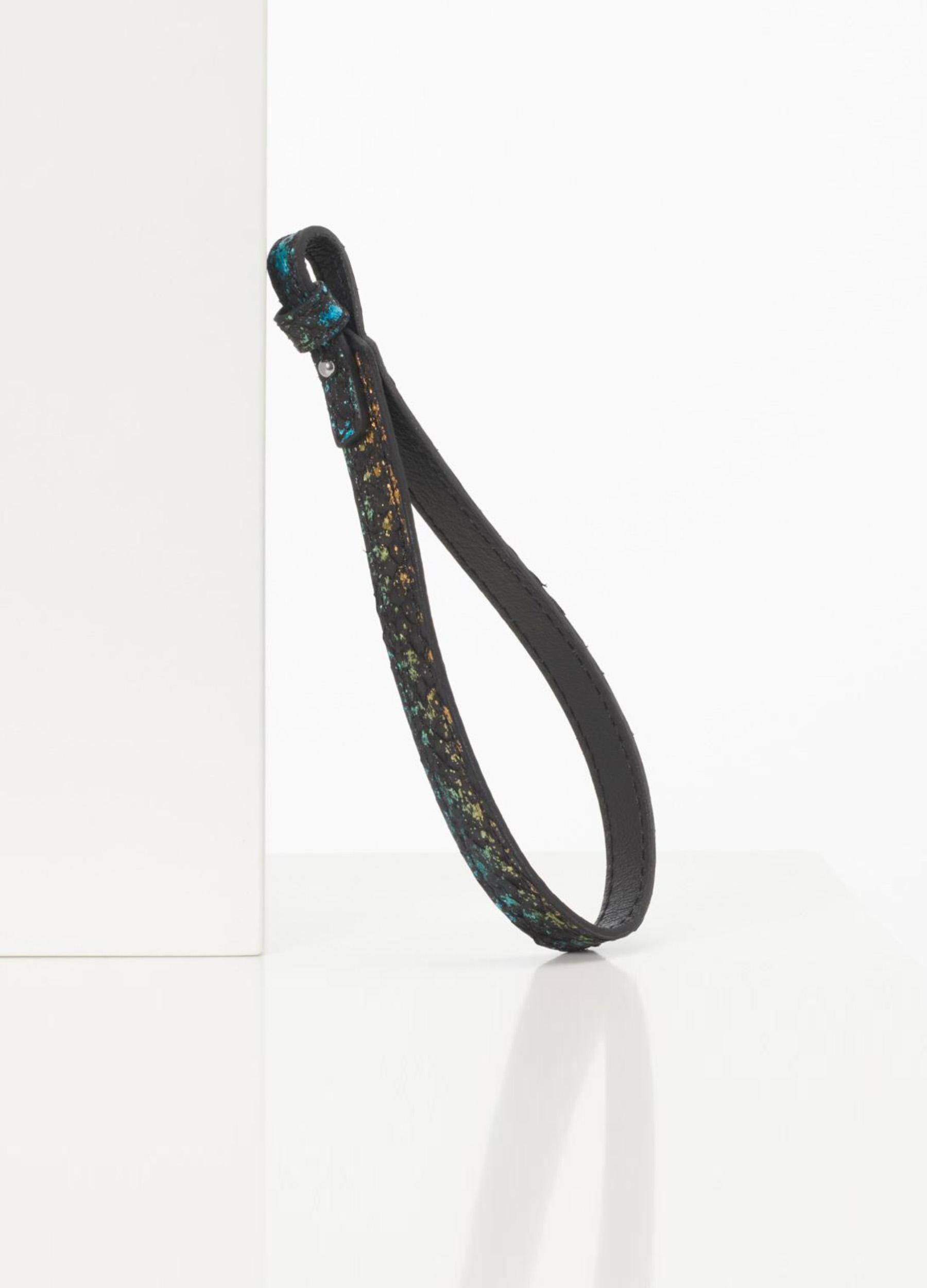 Lovia keyring universe salmon