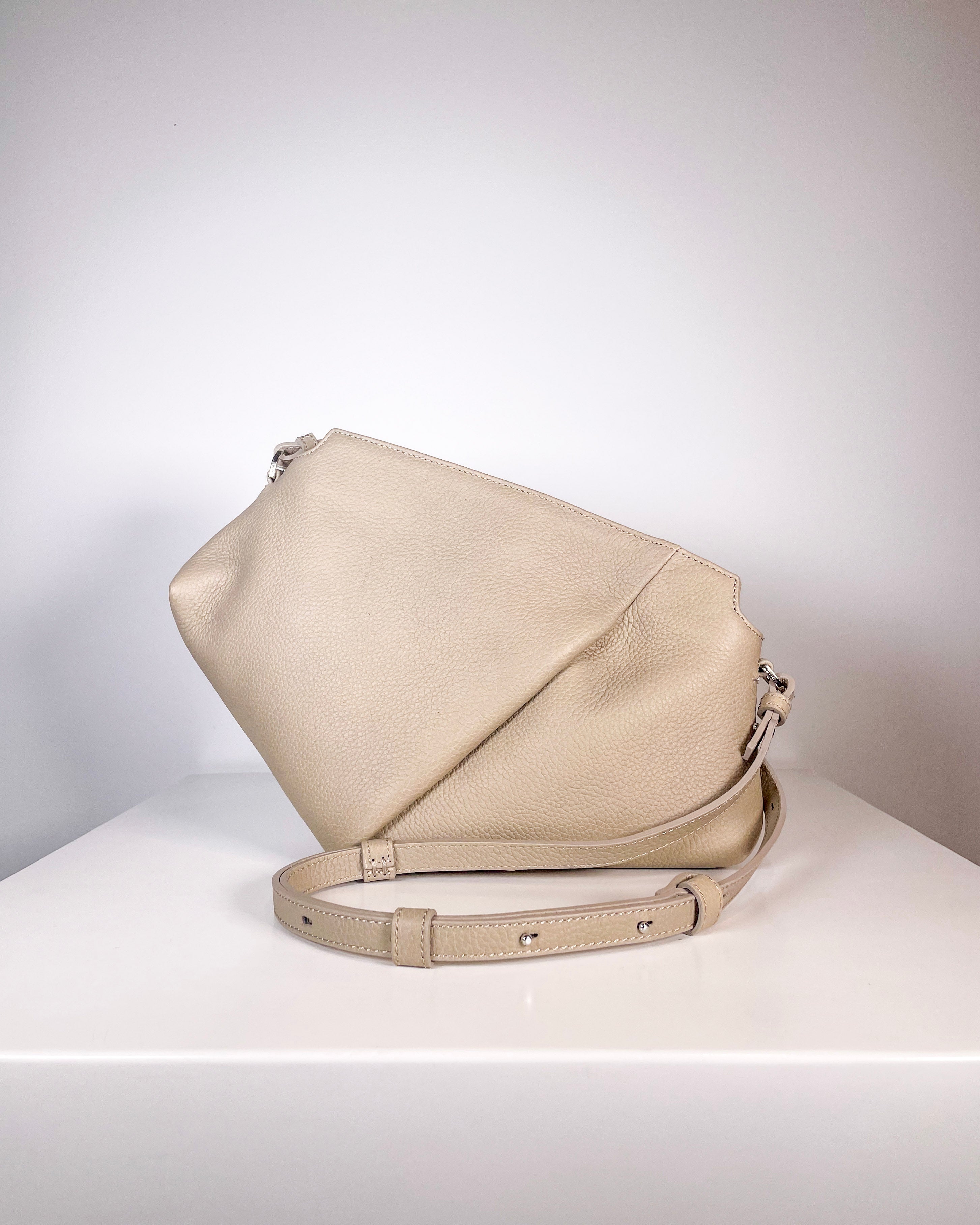 Kajo crossbody bag dark ivory (sample)