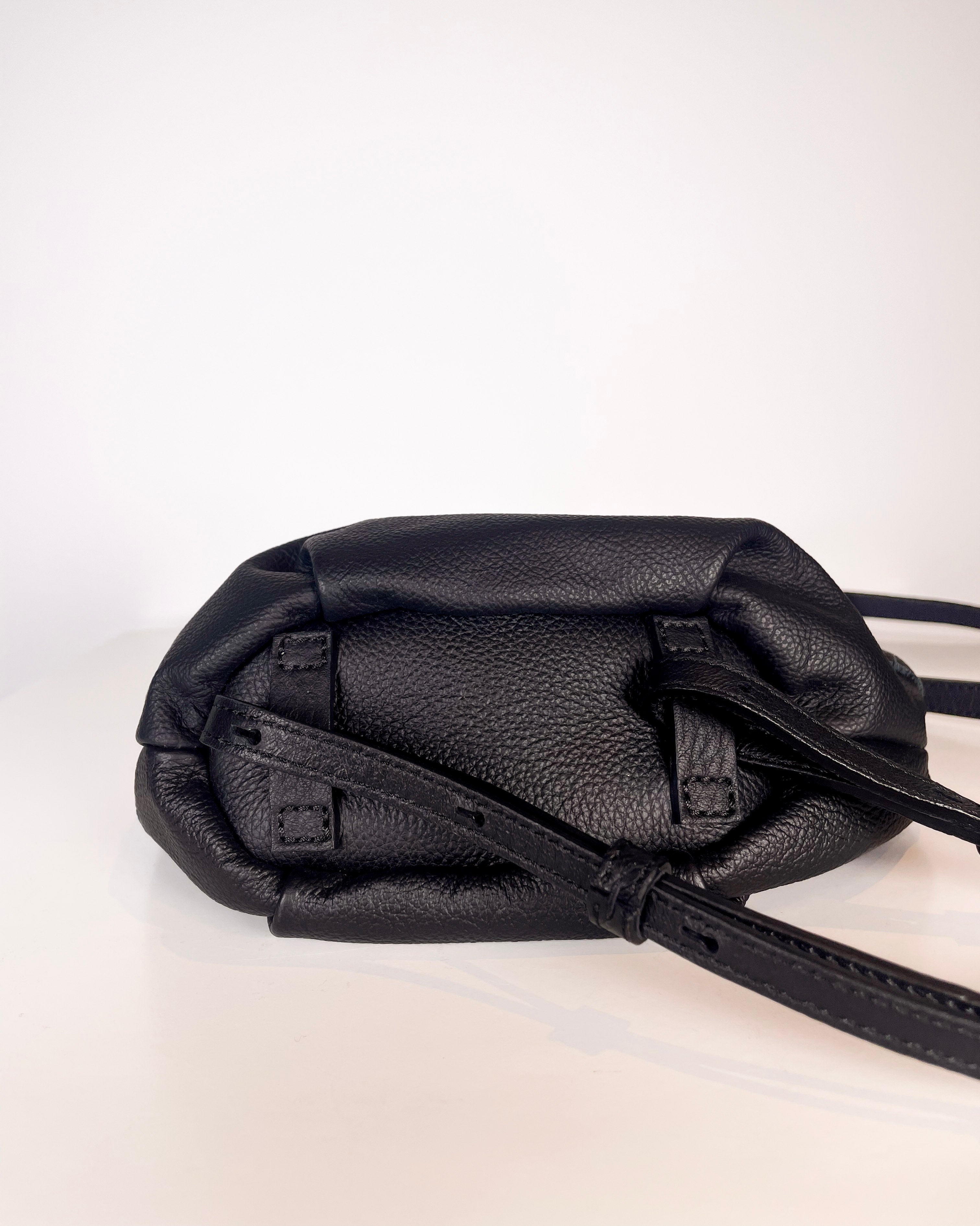 Mänty Backpack black (sample)