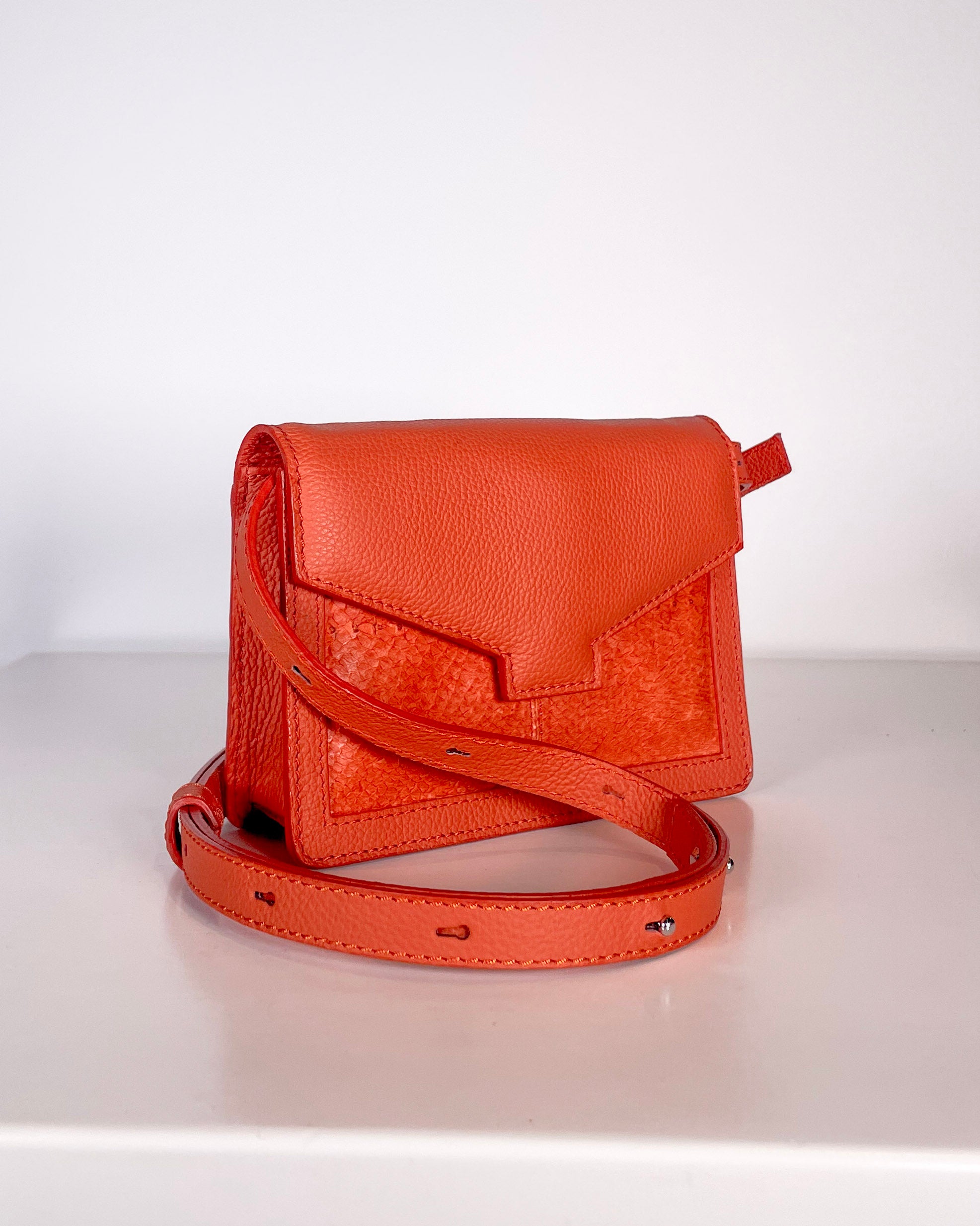 Hilla shoulder bag salmon leather orange (sample) 