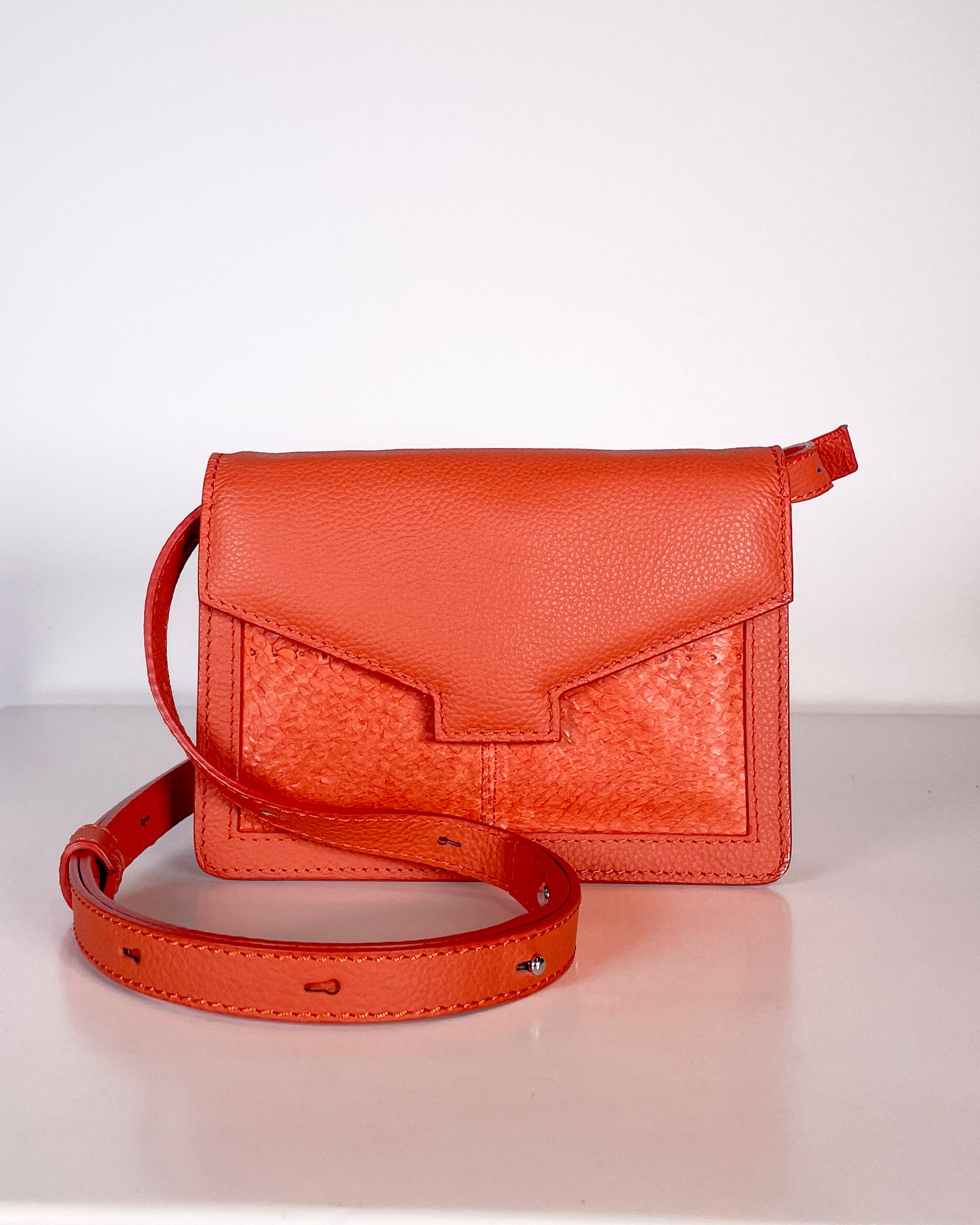 Hilla shoulder bag salmon leather orange (sample) 