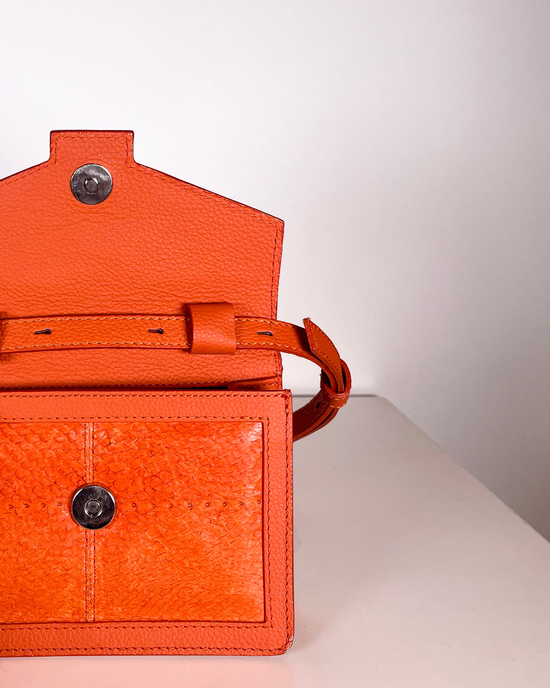 Hilla shoulder bag salmon leather orange (sample) 