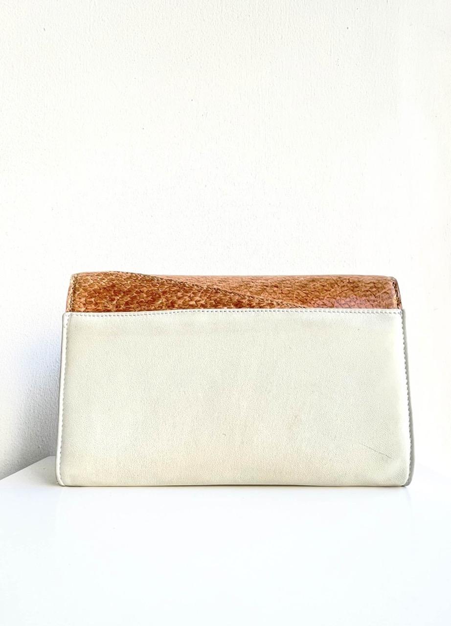 Onni clutch sample