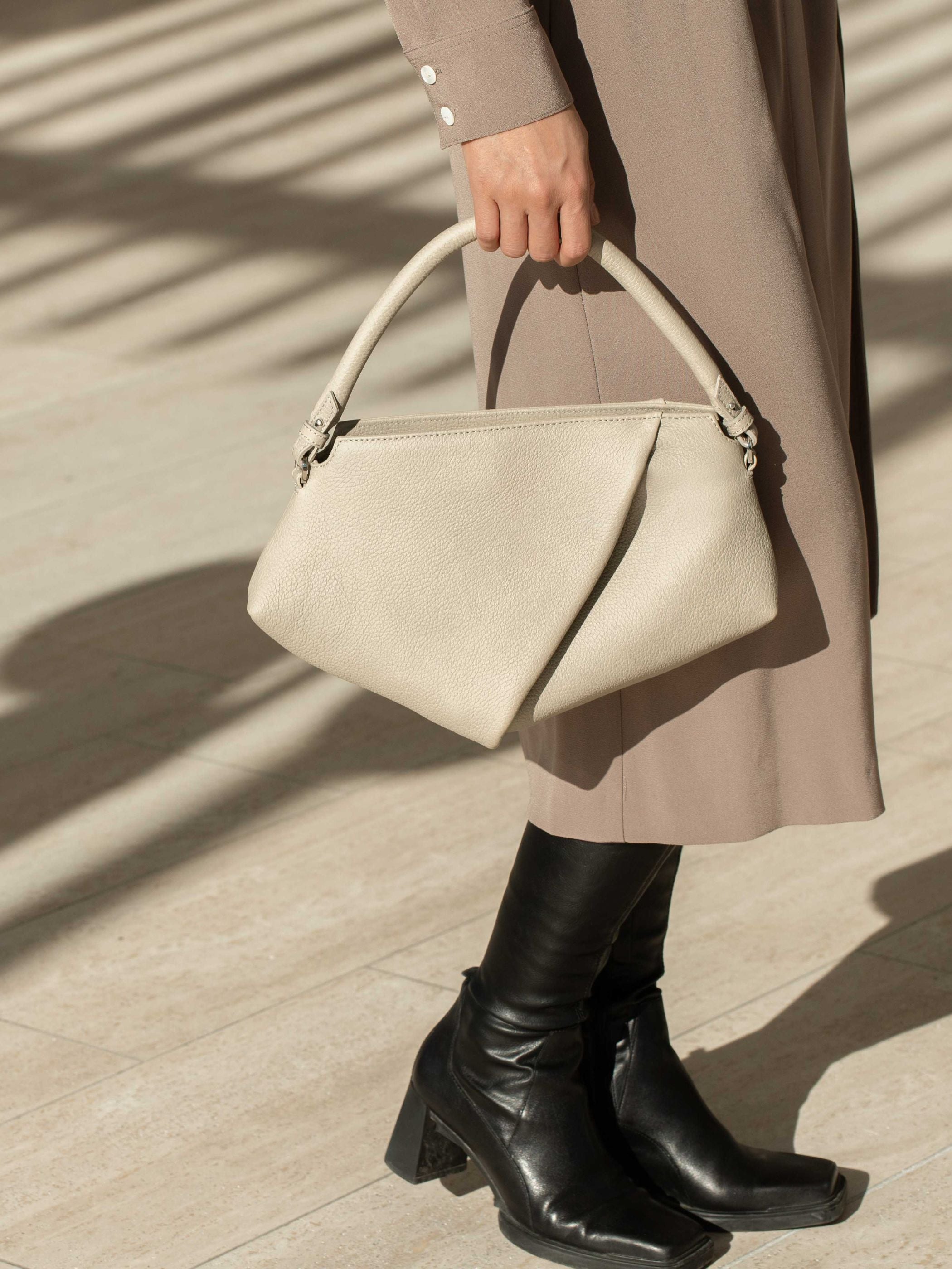 Kajo crossbody bag dark ivory (sample)