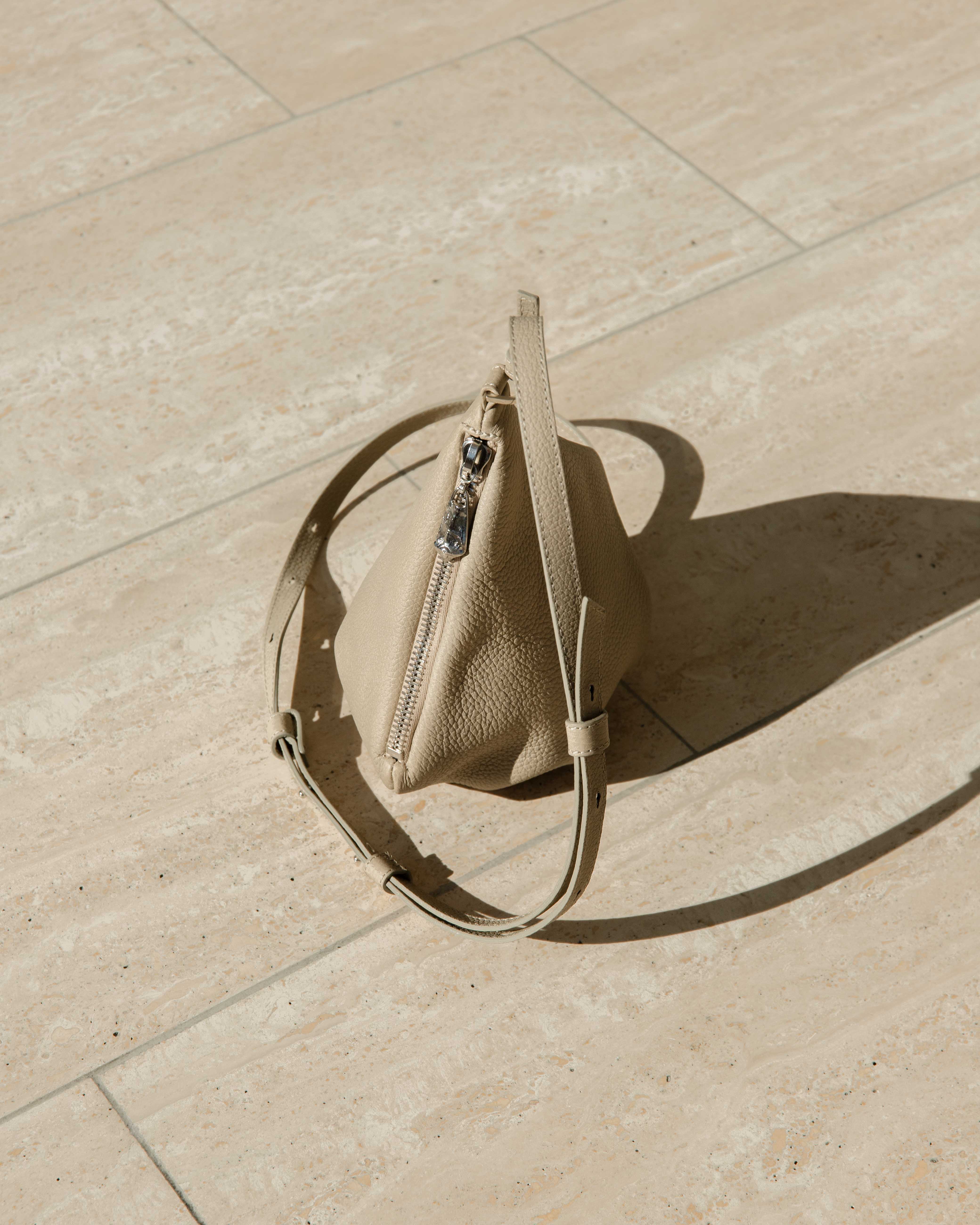 Käpy bag dark ivory