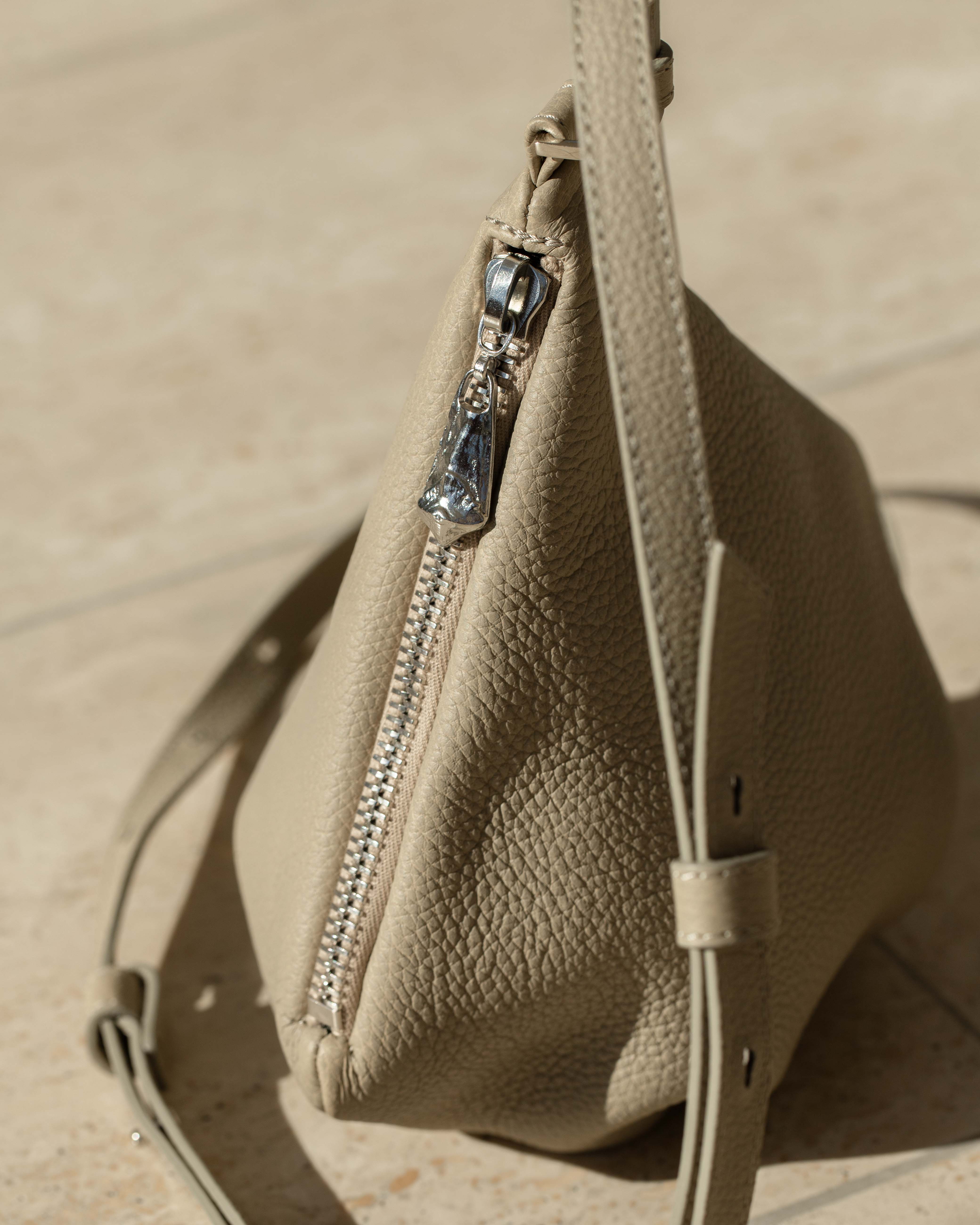 Käpy bag dark ivory