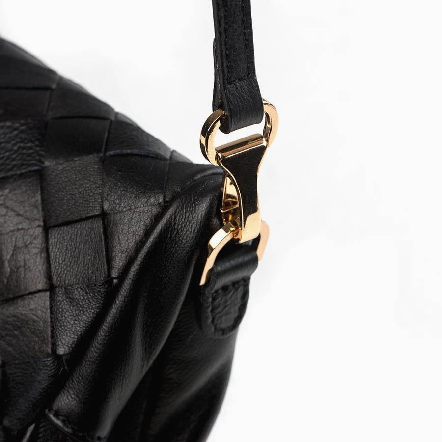 Aura Crossbody