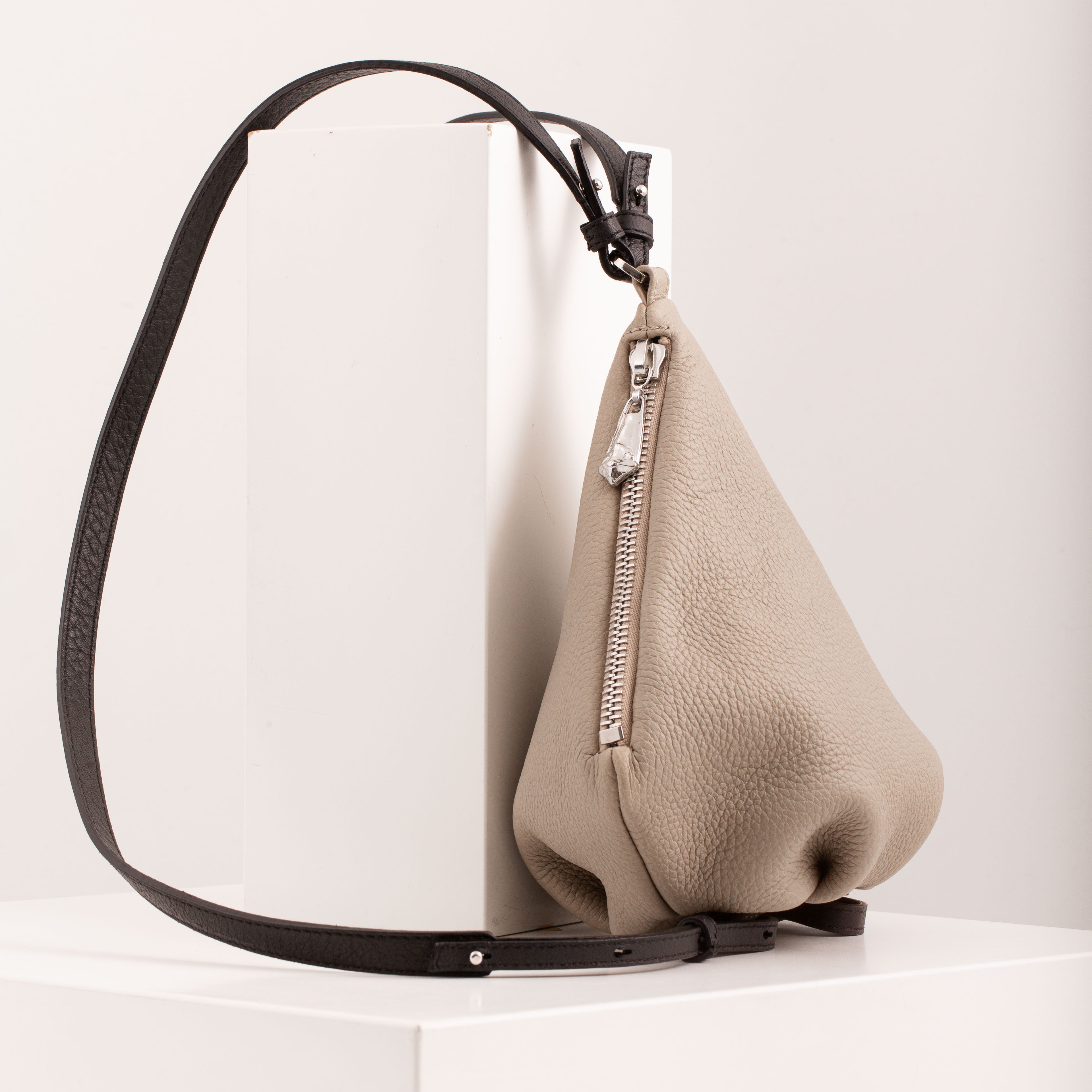 Käpy bag dark ivory