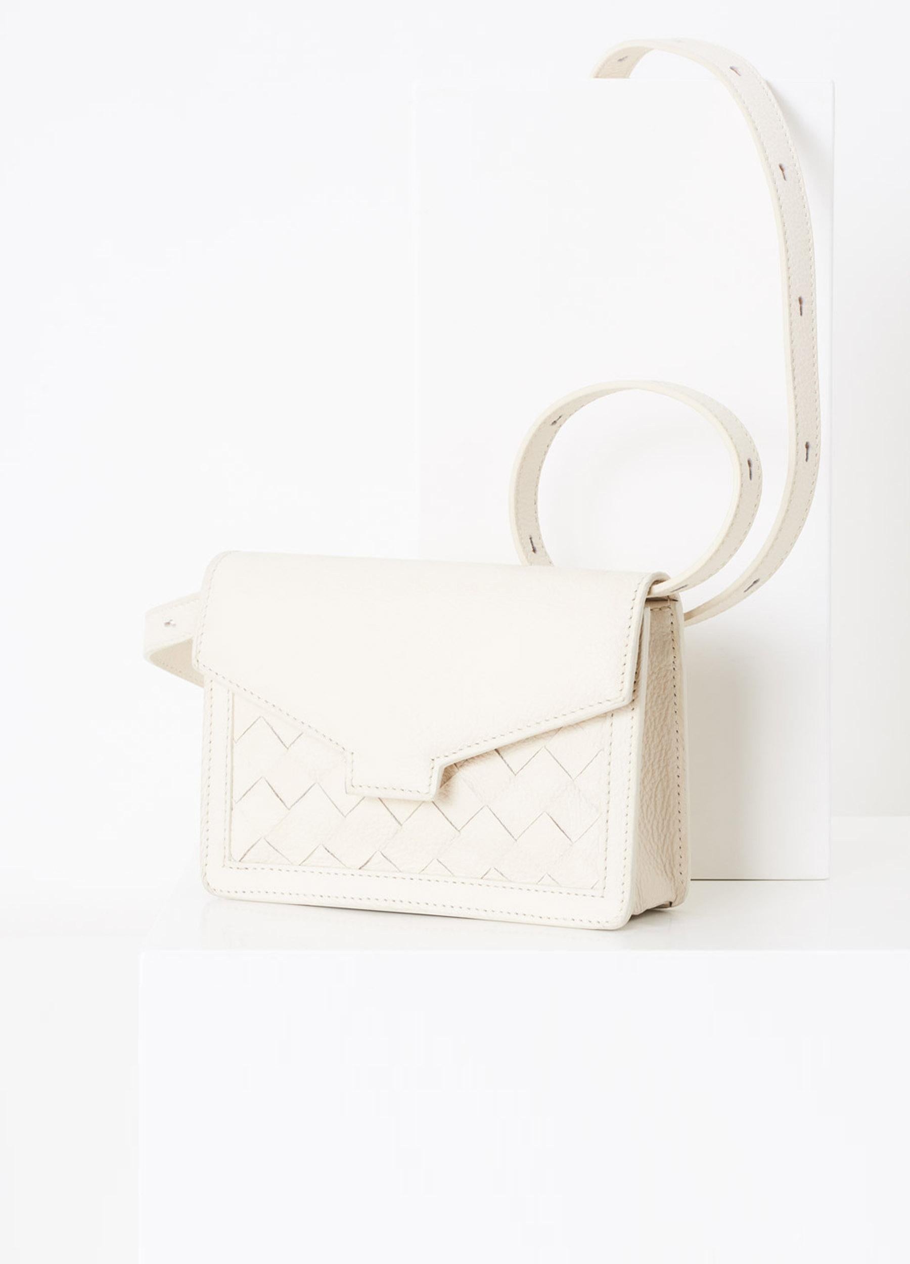 Hilla vyölaukku sample