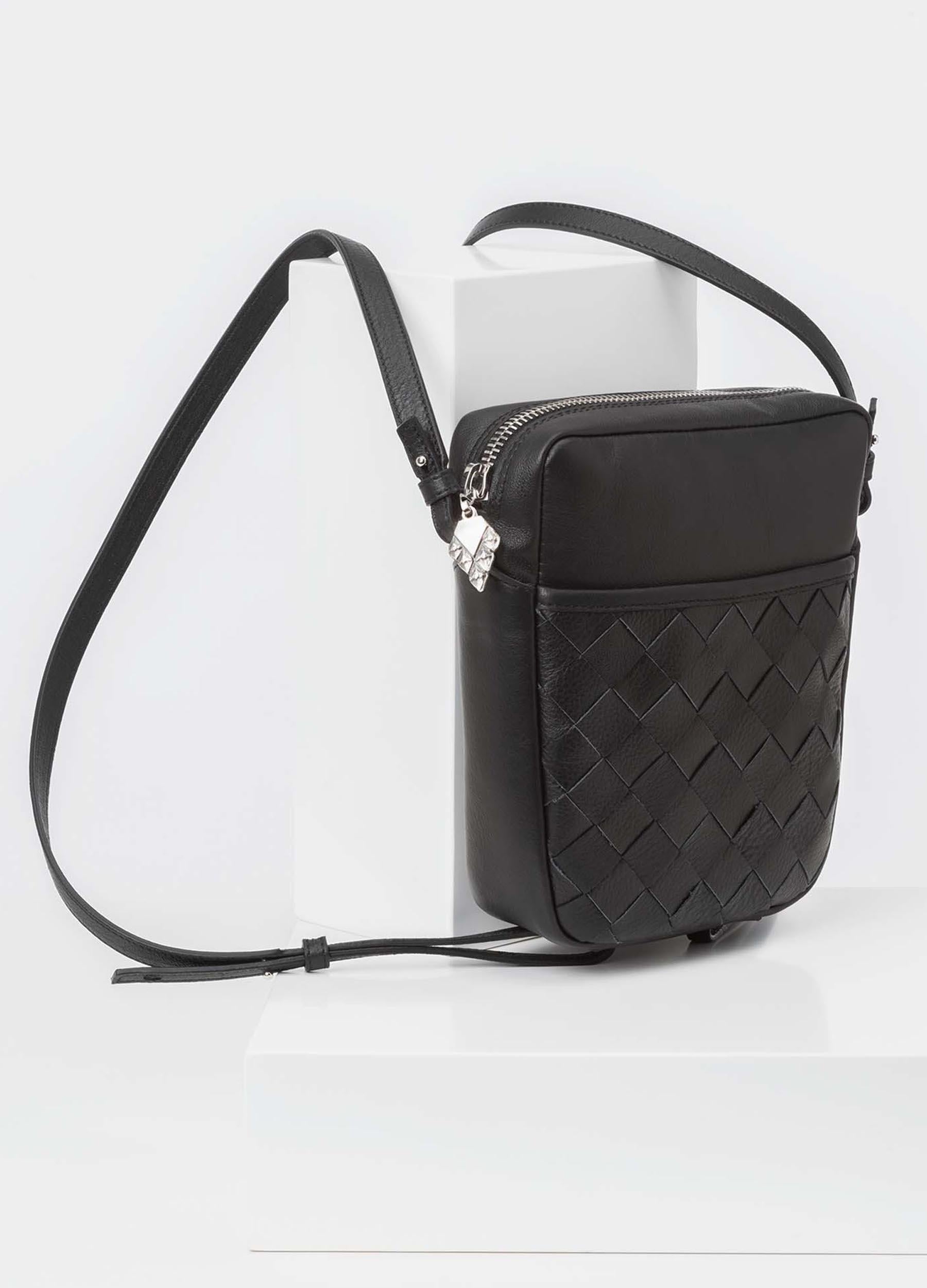 Toivo Crossbody sample