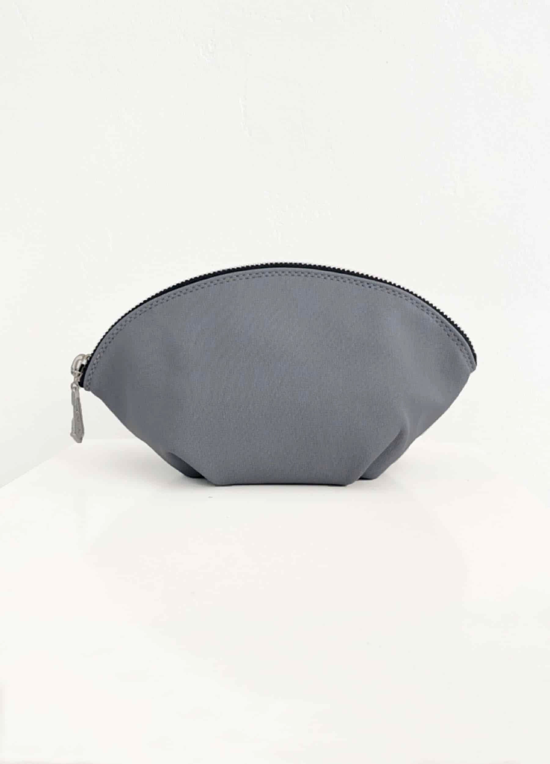 NUPPU SMALL TOILETRY BAG sample
