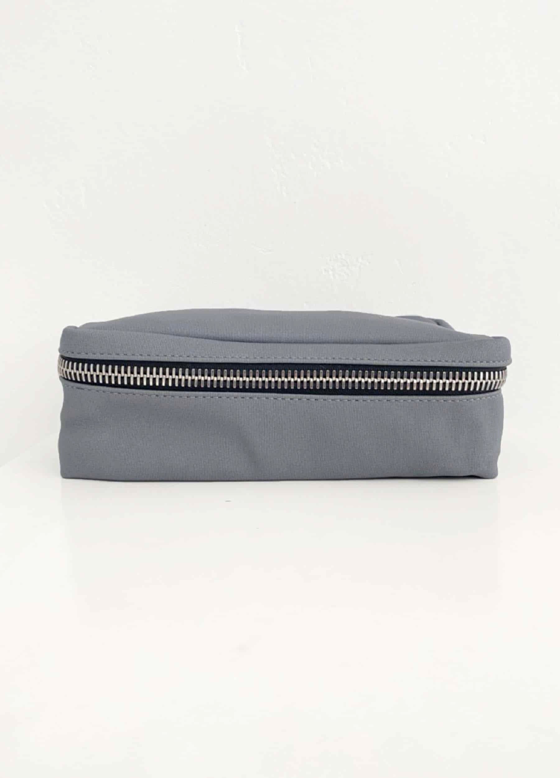 SMALL TOILETRY BAG sample