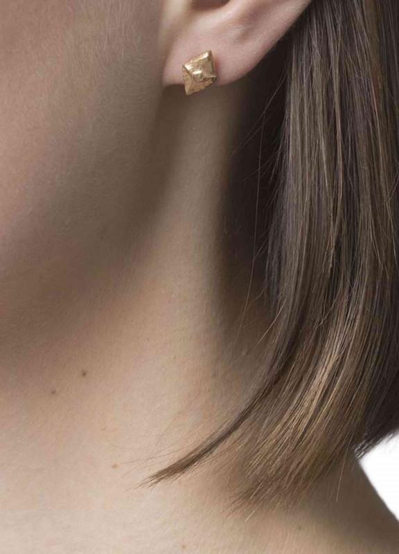 Lovia - Kaarna Earrings Rose Gold - Model