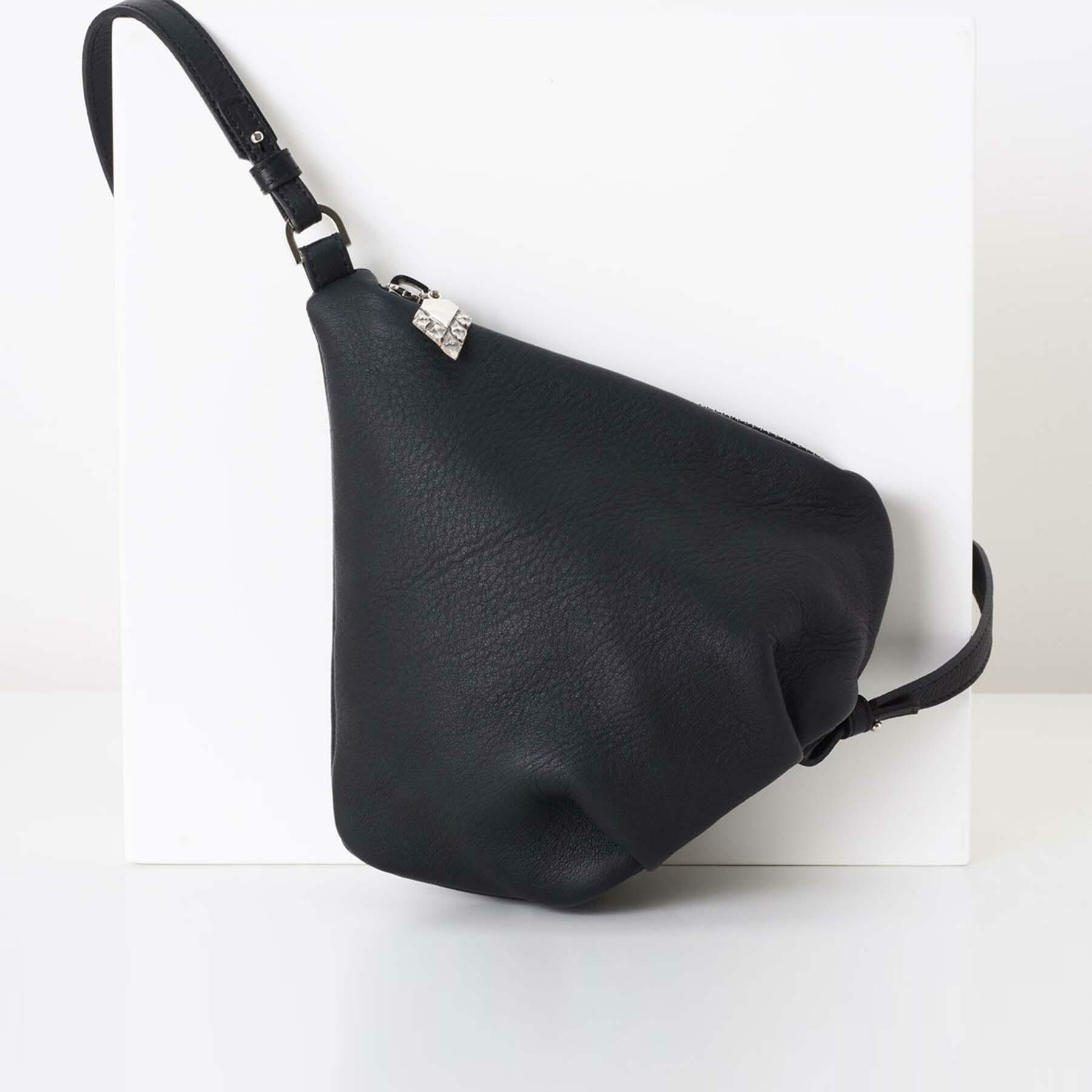 Lovia - Käpy Pouch Bag Black Silver